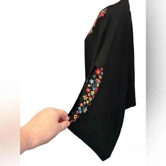 ODDY Women’s Black & Embroidered Poncho Size 2XL New with tags - Picture 4 of 12